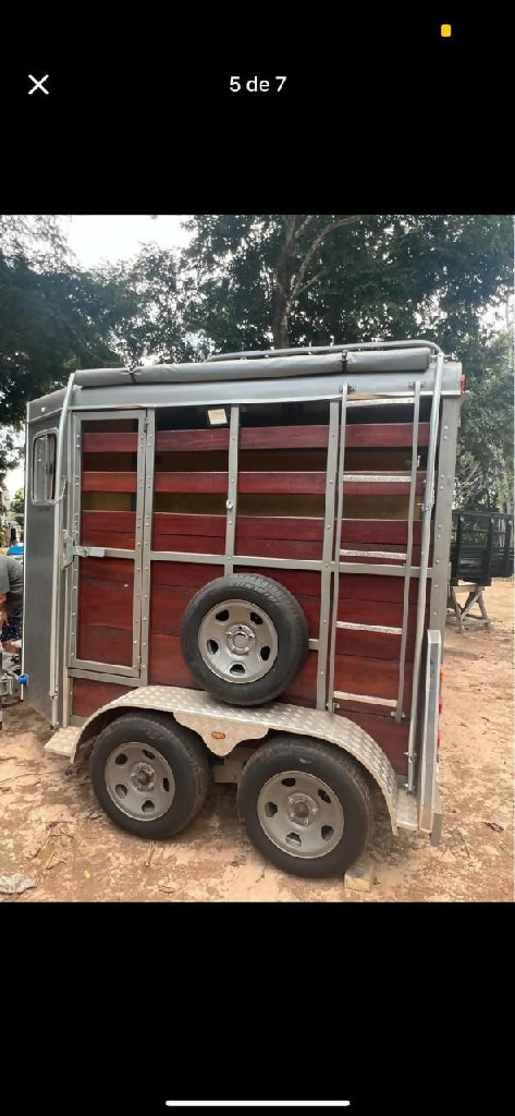 Trailer a venda